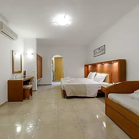 Zante Palace تسيليفي