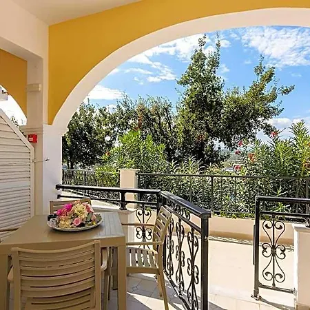 Zante Palace تسيليفي