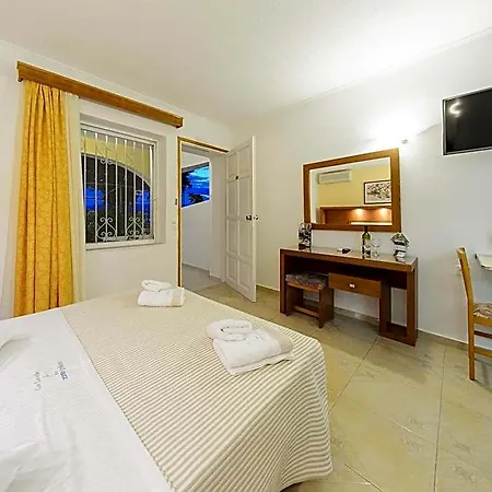 Zante Palace تسيليفي